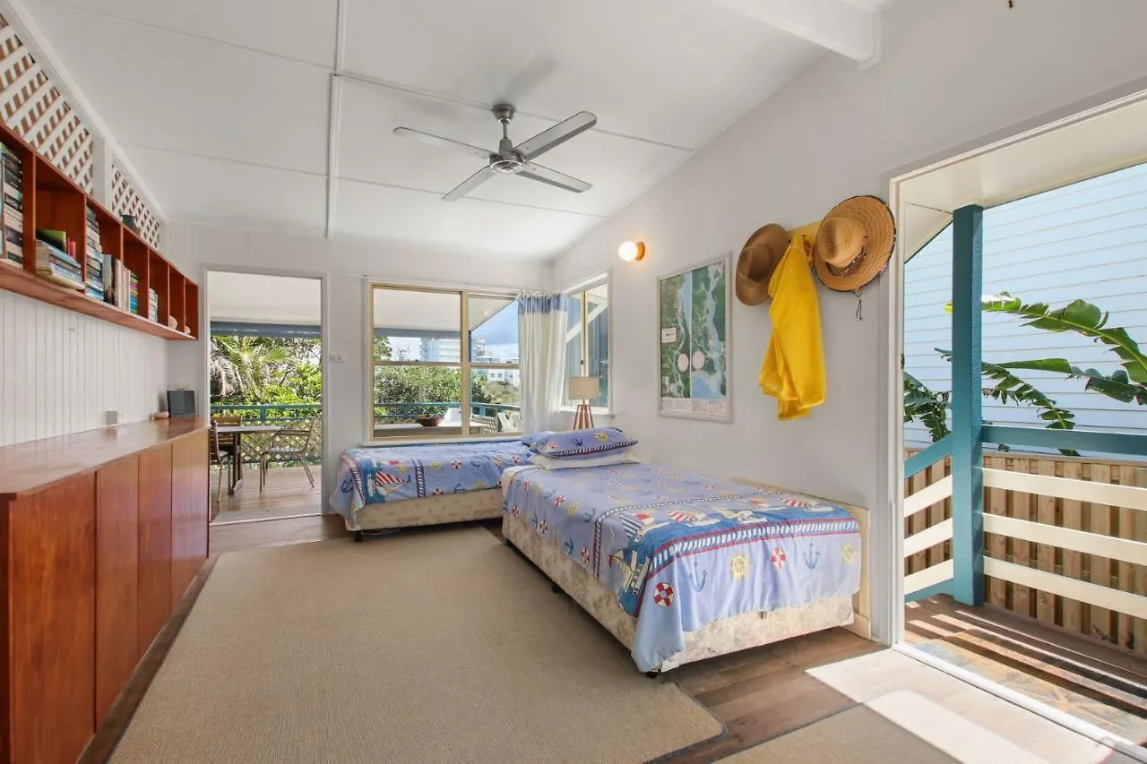 Watson Street 21, Currimundi Villa Kawana Waters Holiday home
